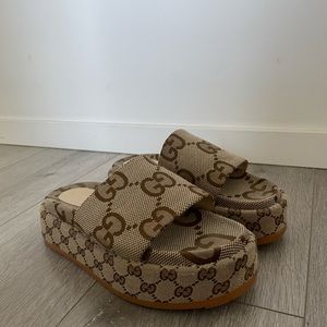 Platform gucci slides